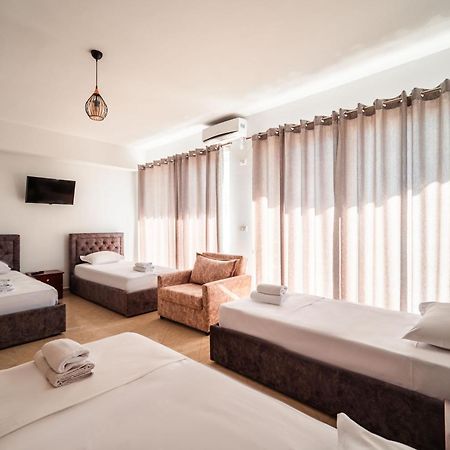 Alnes Hotel Саранда Екстер'єр фото