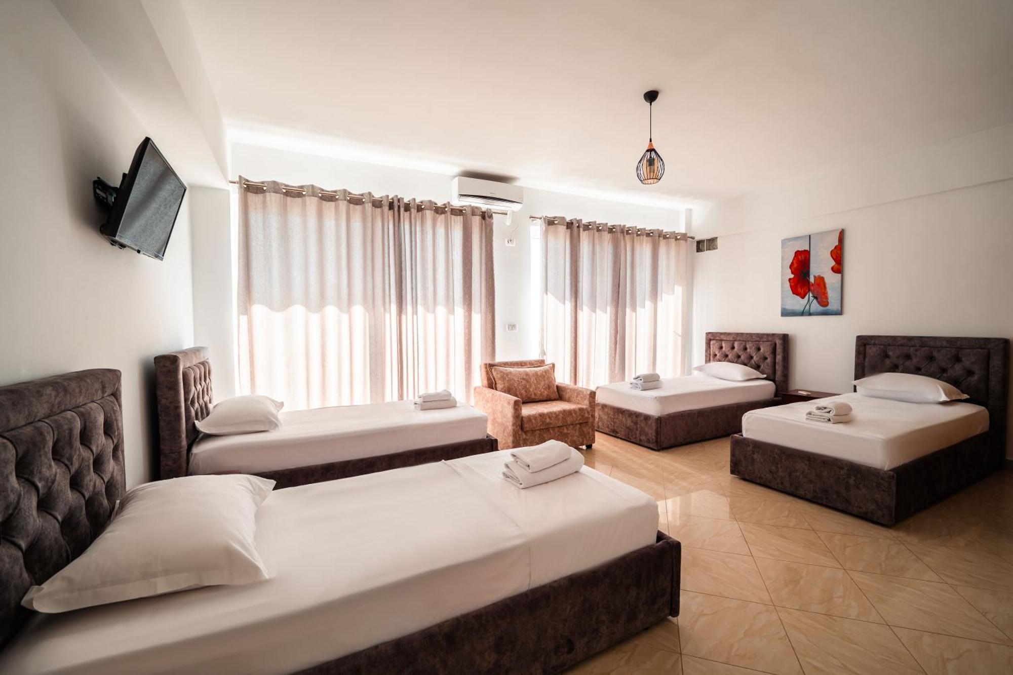 Alnes Hotel Саранда Екстер'єр фото
