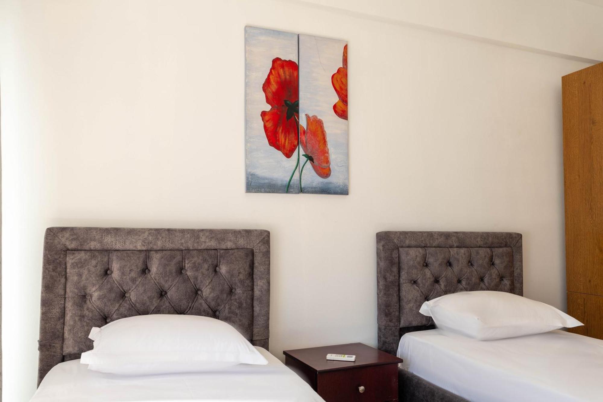 Alnes Hotel Саранда Екстер'єр фото