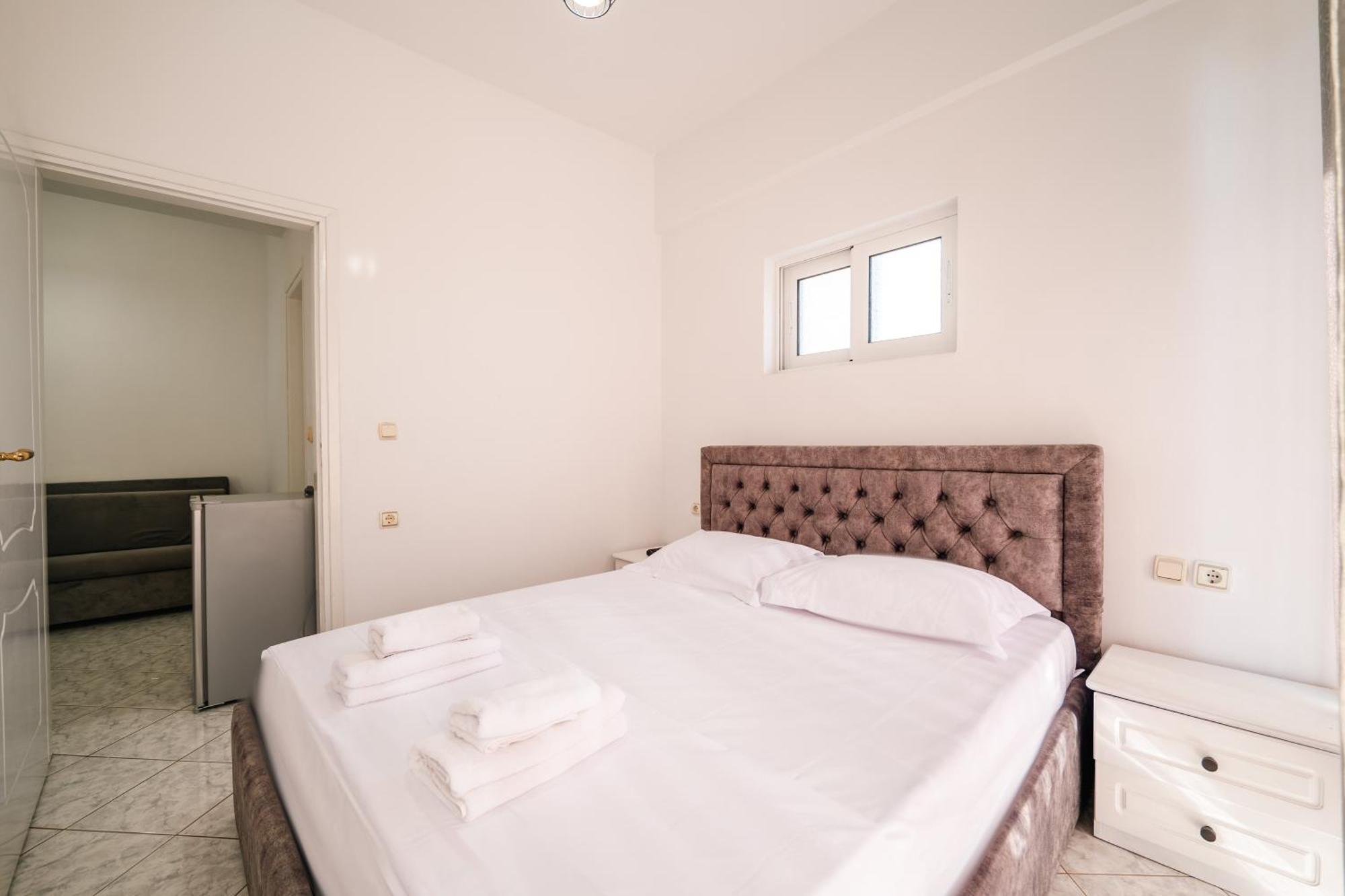 Alnes Hotel Саранда Екстер'єр фото