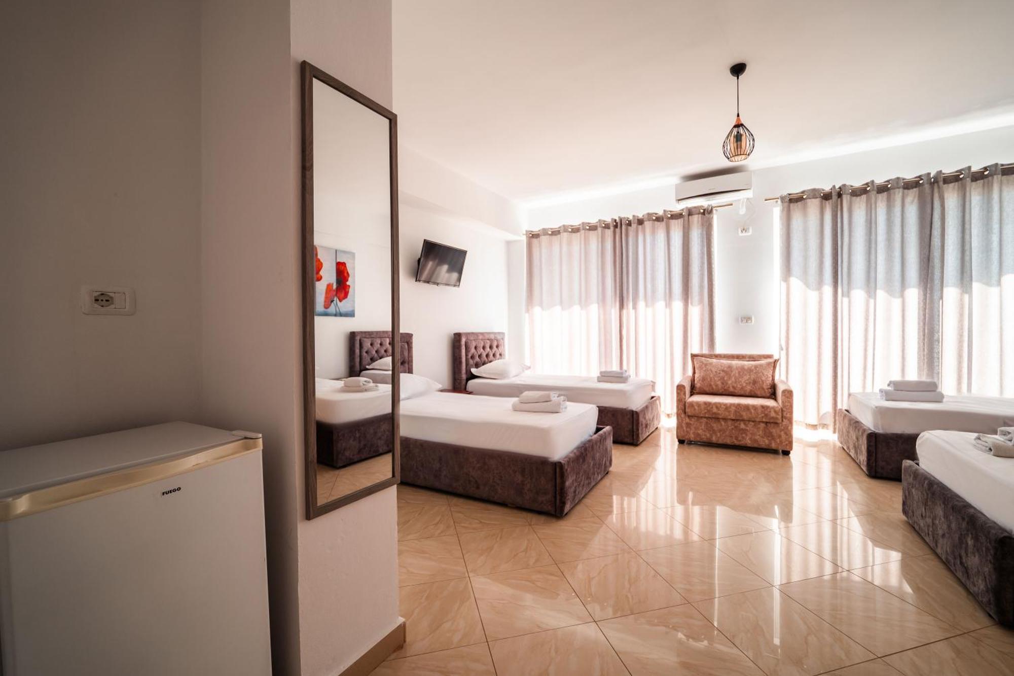 Alnes Hotel Саранда Екстер'єр фото