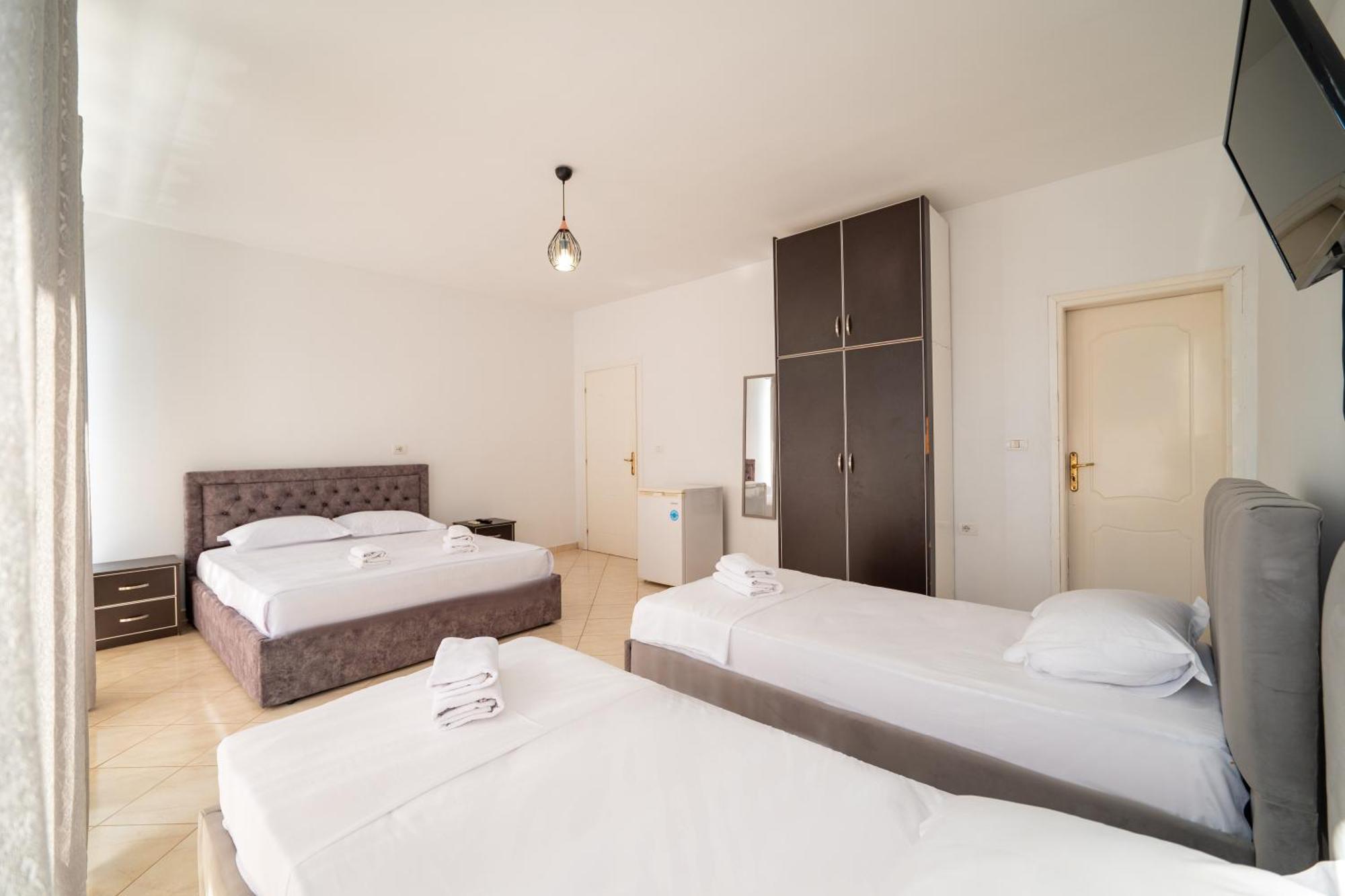 Alnes Hotel Саранда Екстер'єр фото