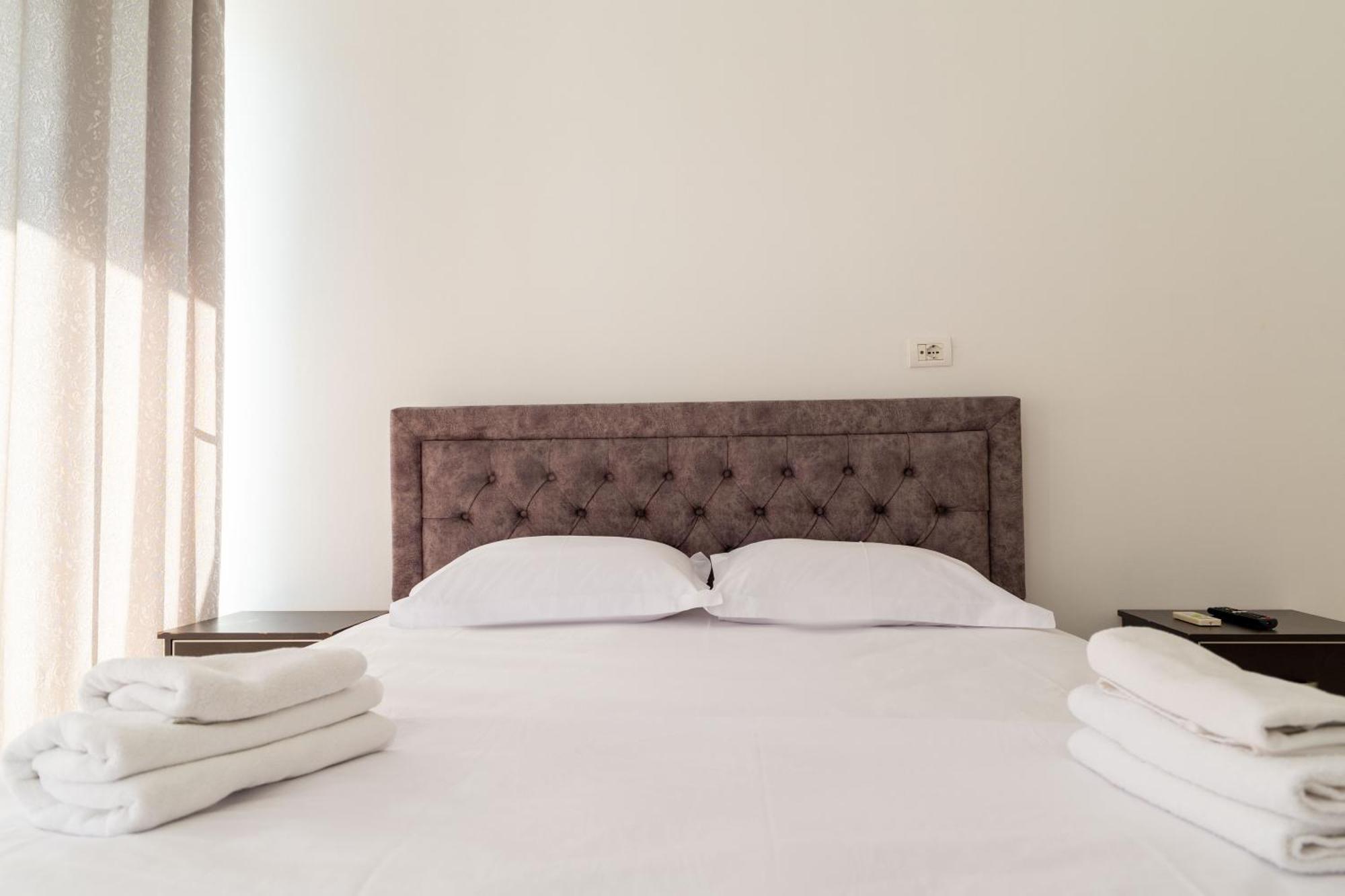 Alnes Hotel Саранда Екстер'єр фото